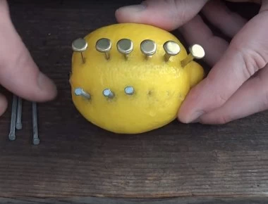 Βίντεο: Απίστευτο κόλπο επιβίωσης - Πώς να ανάψετε φωτιά χρησιμοποιώντας ένα λεμόνι